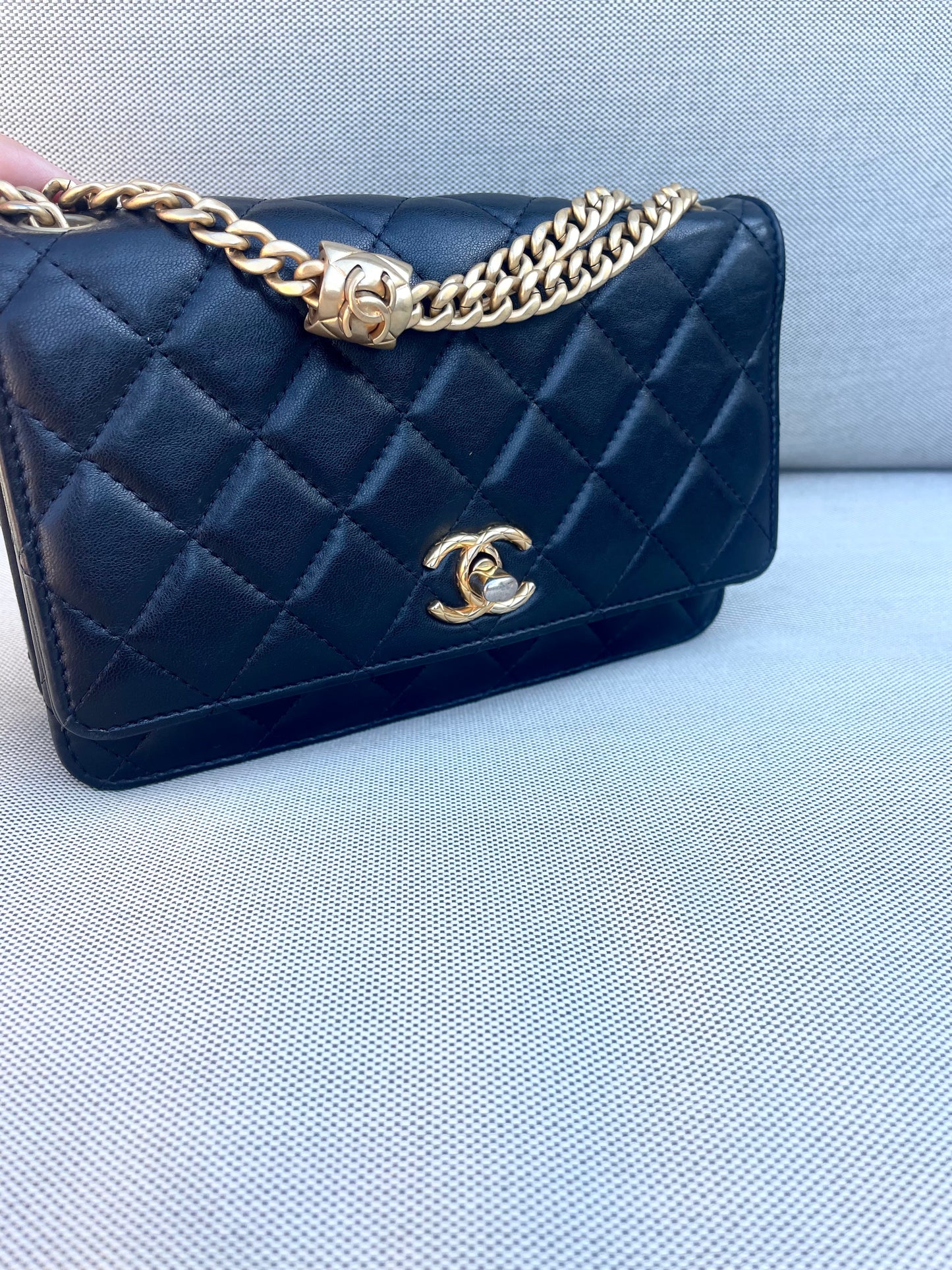 Chanel Sac bandoulière Pearl  Crush wallet on chain cuir noir