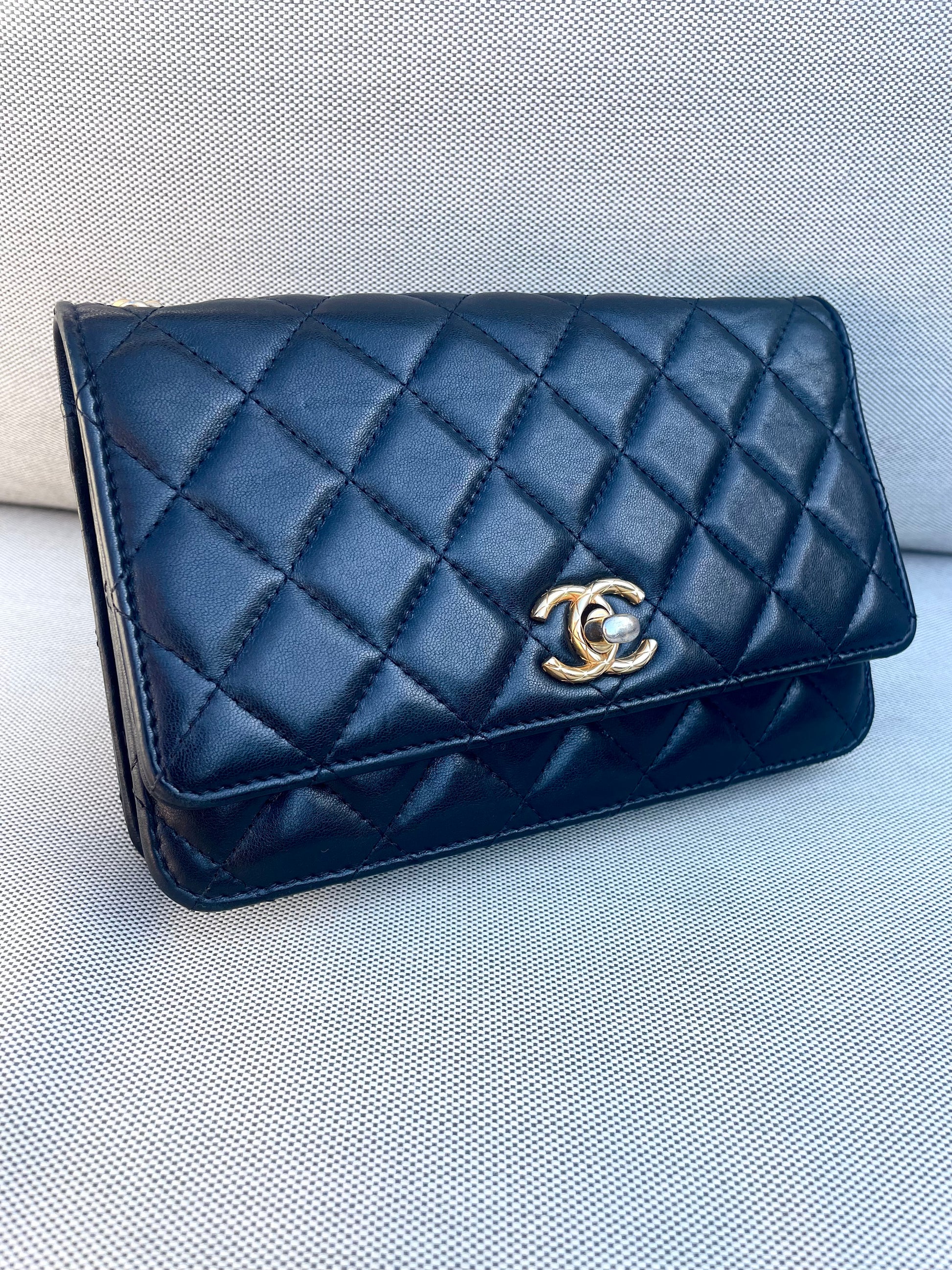 Chanel Sac bandoulière Pearl  Crush wallet on chain cuir noir