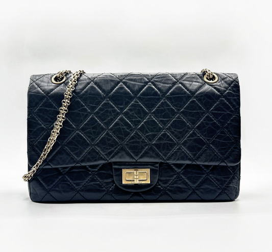 Grand Sac à main Chanel 2.55 en cuir de veau vieilli noir
