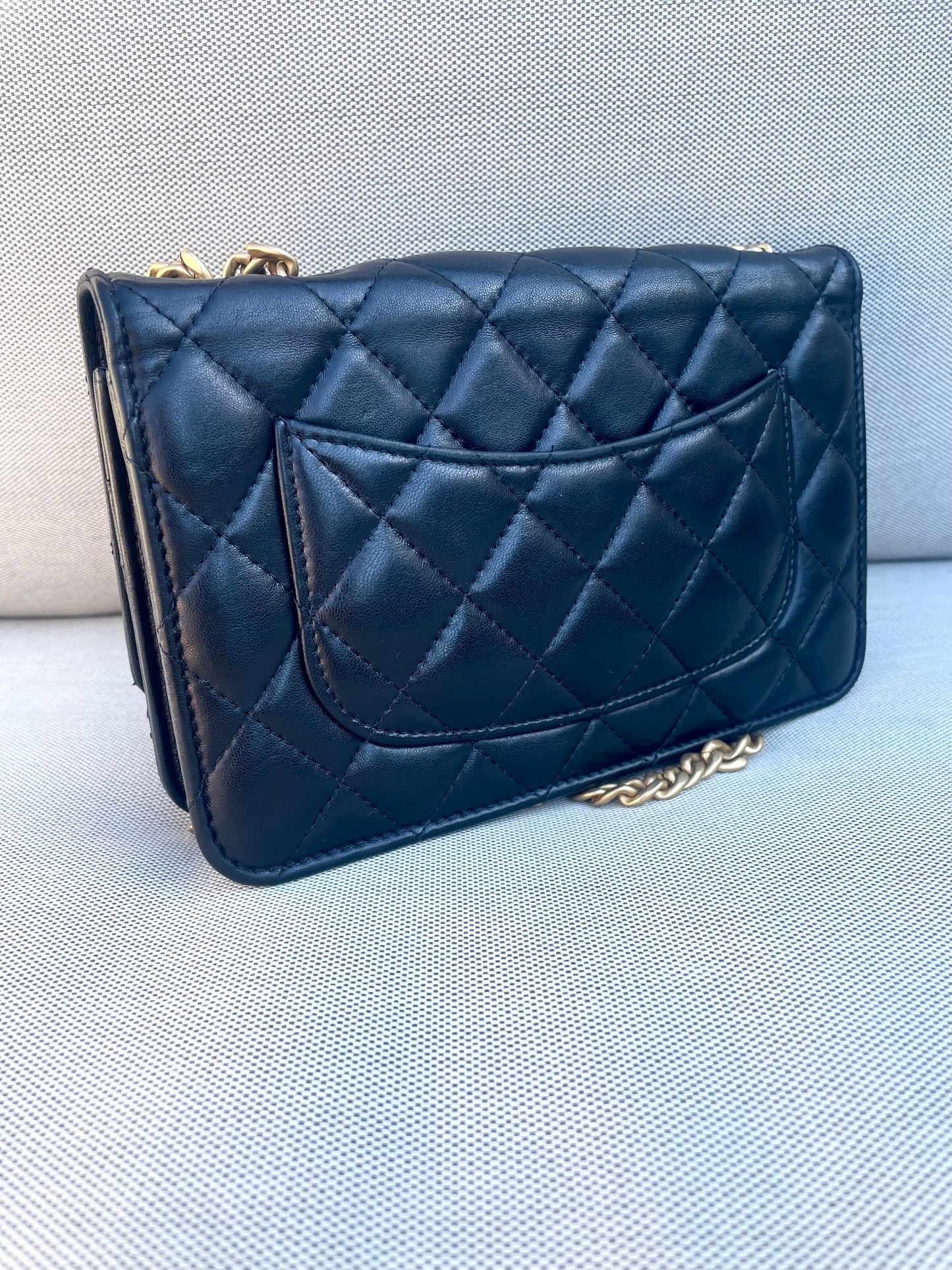 Chanel Sac bandoulière Pearl  Crush wallet on chain cuir noir
