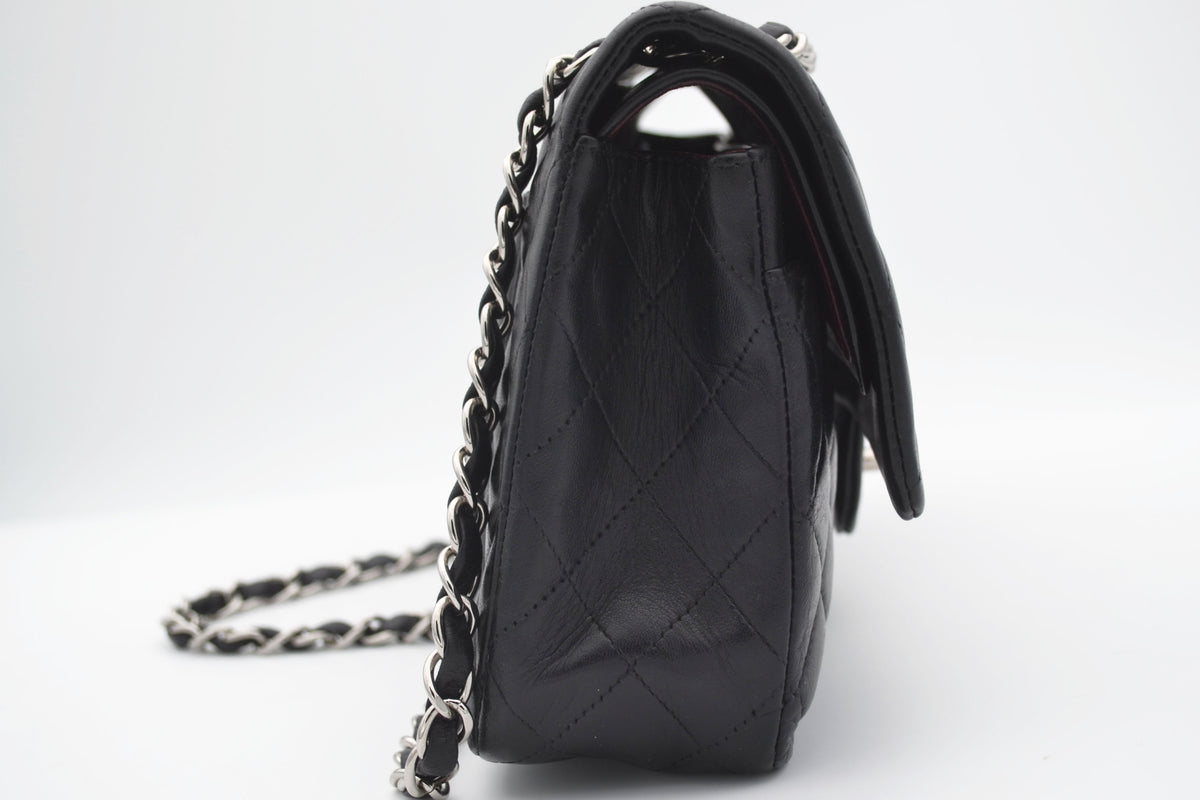 Sac Chanel noir et argente