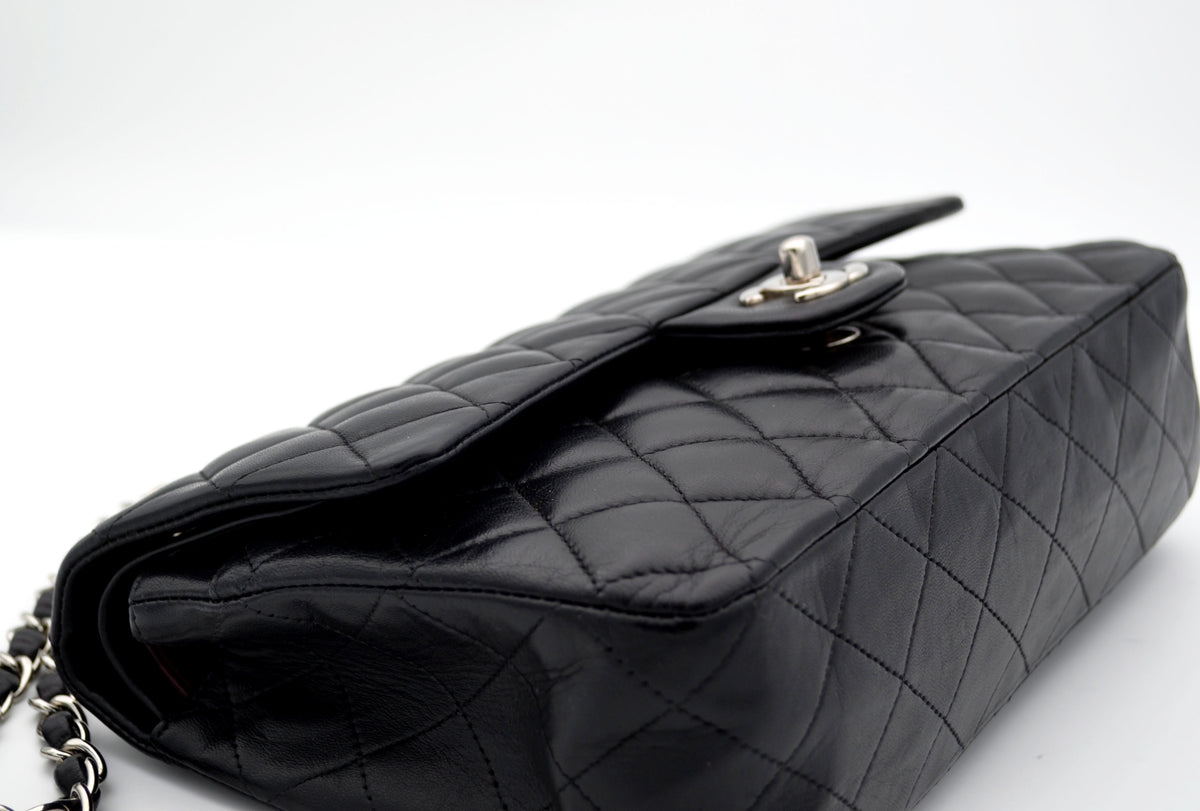 Sac Chanel noir et argente