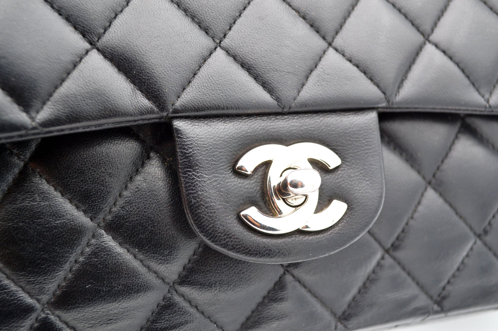 Sac Chanel noir et argente