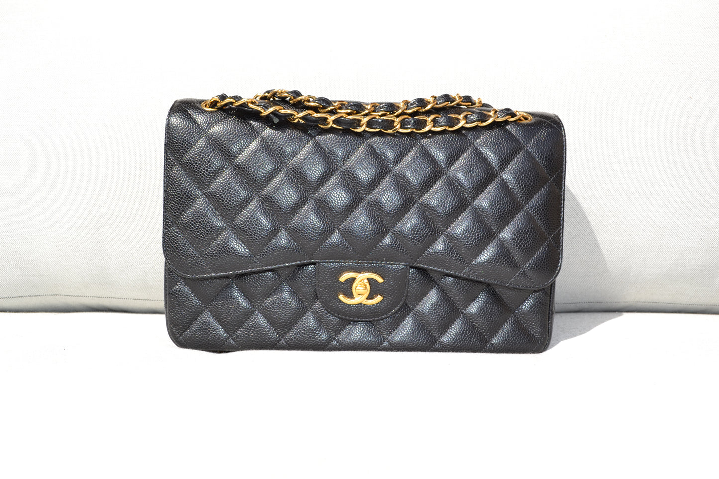 Grand Sac Classique Chanel Veau grainé et métal doré Noir