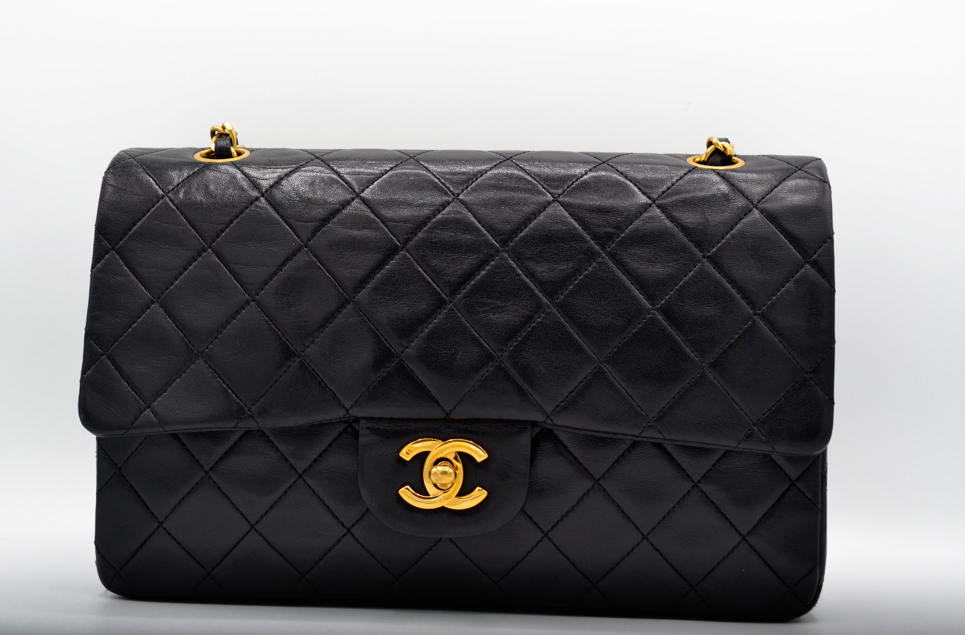 Sac Chanel Classique Médium double rabat 25 cm en cuir Noir - Soline