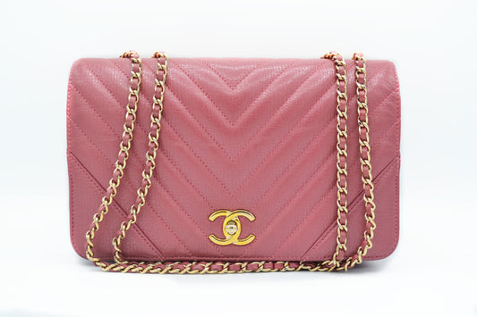 Sac à bandoulière à rabat en cuir de veau Chanel Chevron rose - Soline