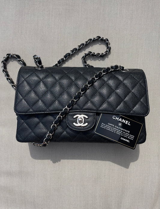 Sac Chanel Classique en cuir caviar noir & métal argenté