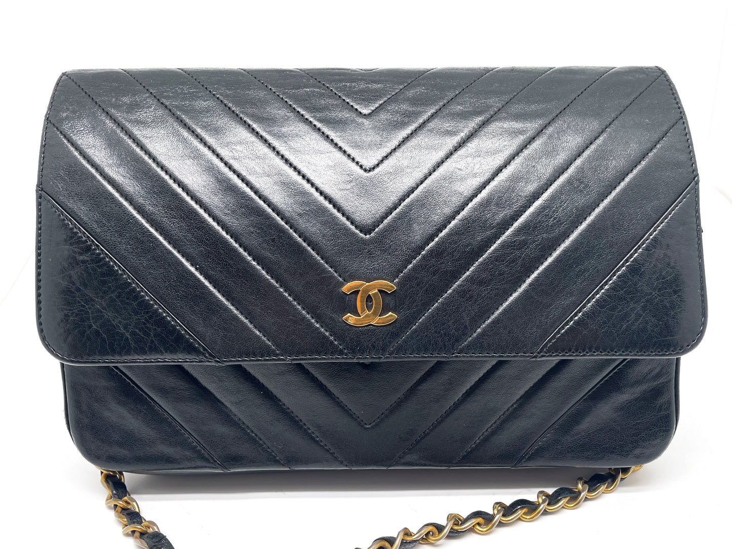 Chanel Wallet on Chain handbag in black lamb leather and chevron pattern.