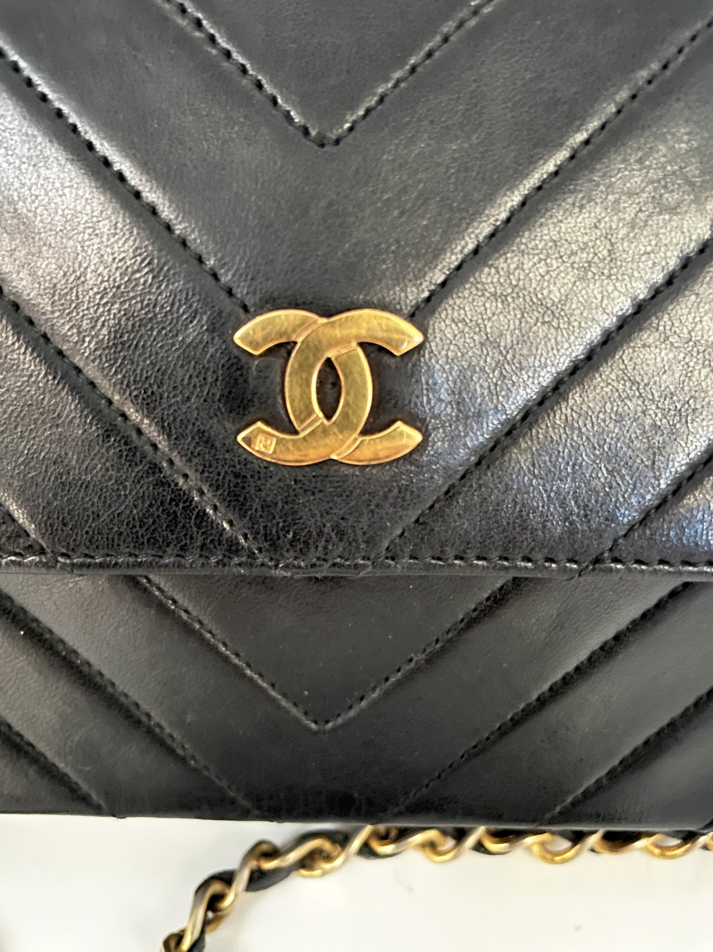 Chanel Wallet on Chain handbag in black lamb leather and chevron pattern.