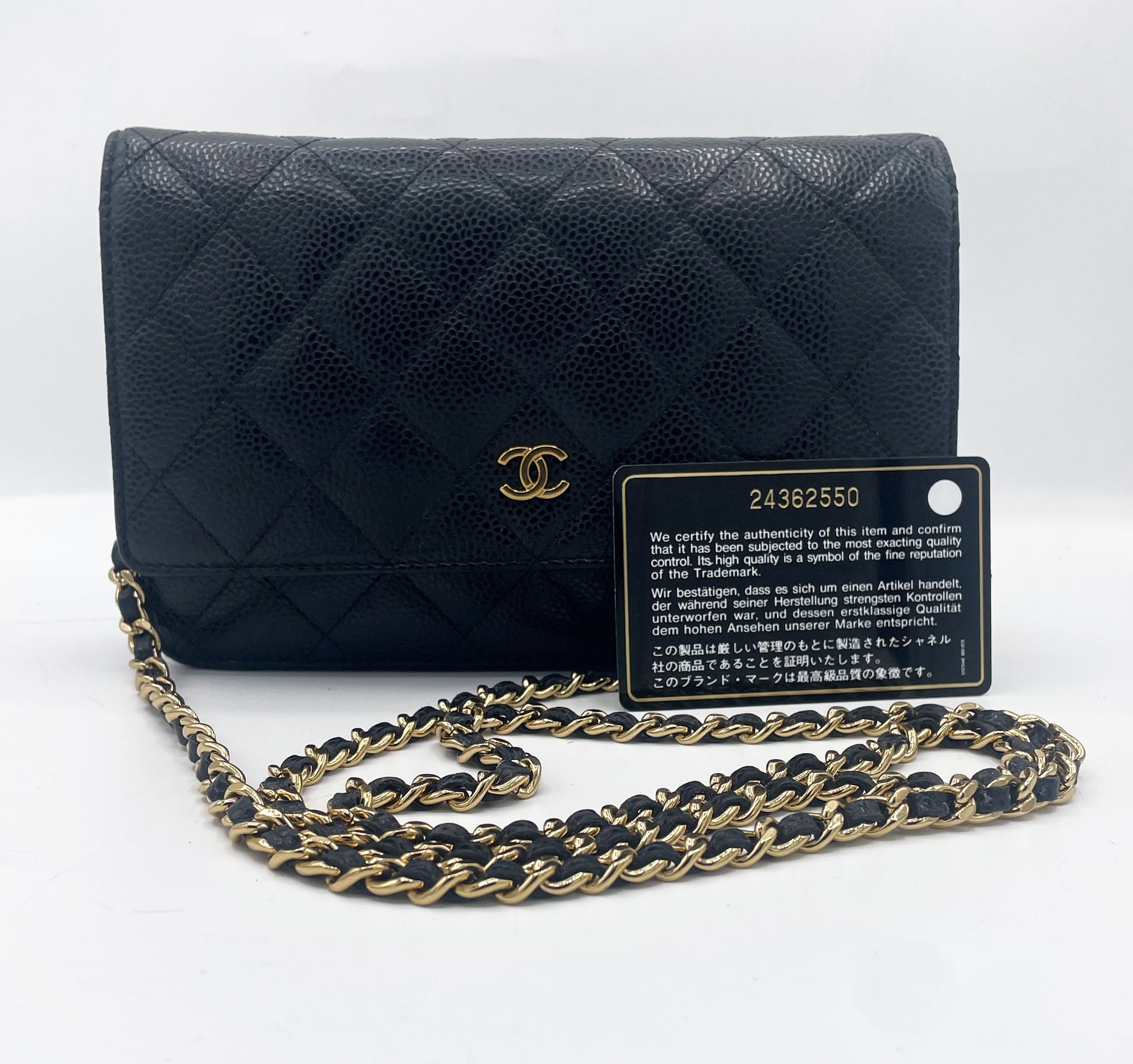  sac bandoulière Chanel Wallet on Chain en cuir grainé matelassé noir