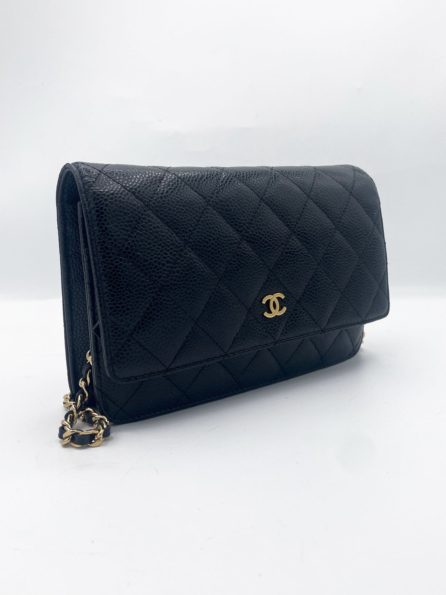 sac bandoulière Chanel Wallet on Chain en cuir grainé matelassé noir