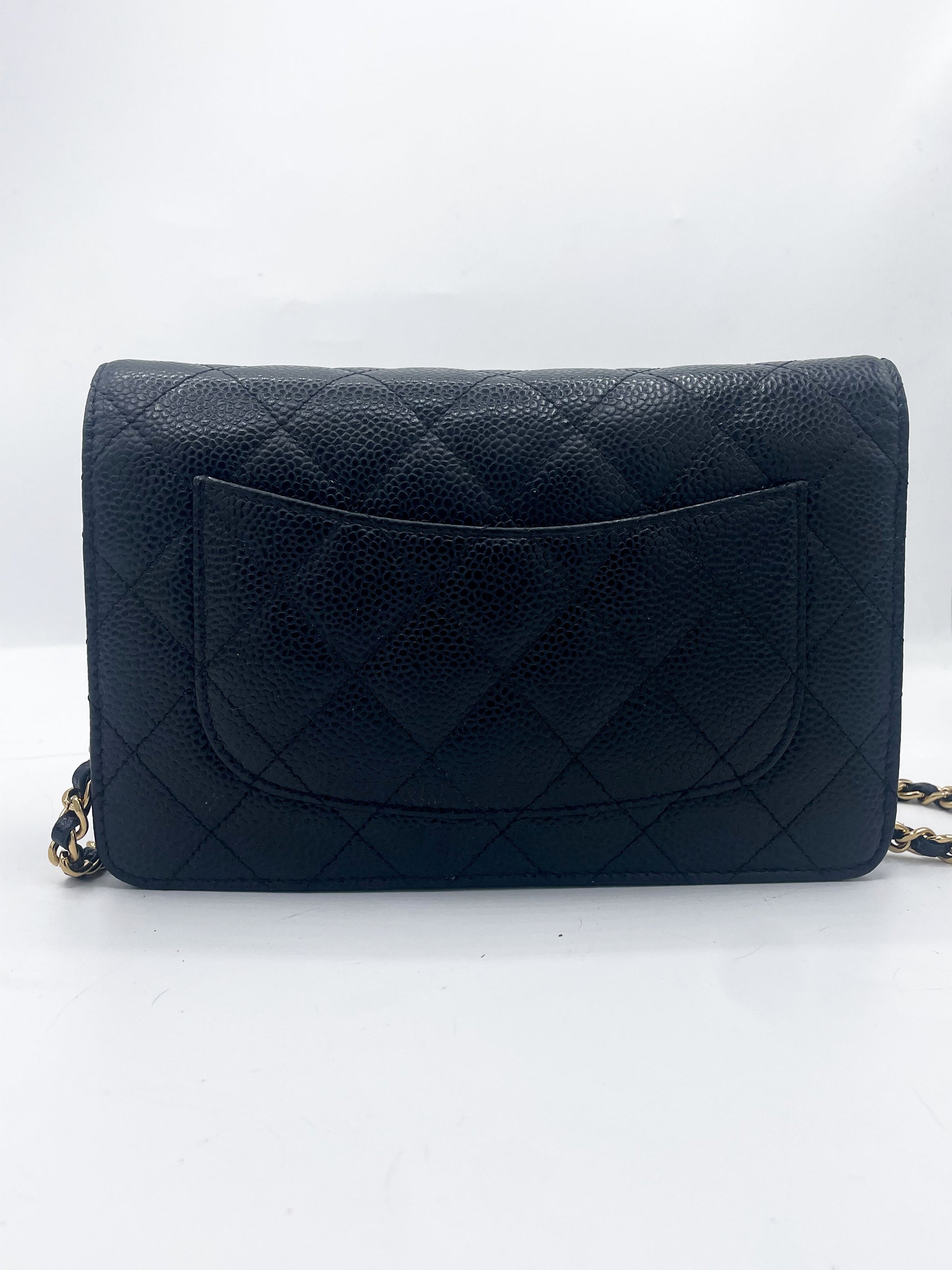 sac bandoulière Chanel Wallet on Chain en cuir grainé matelassé noir