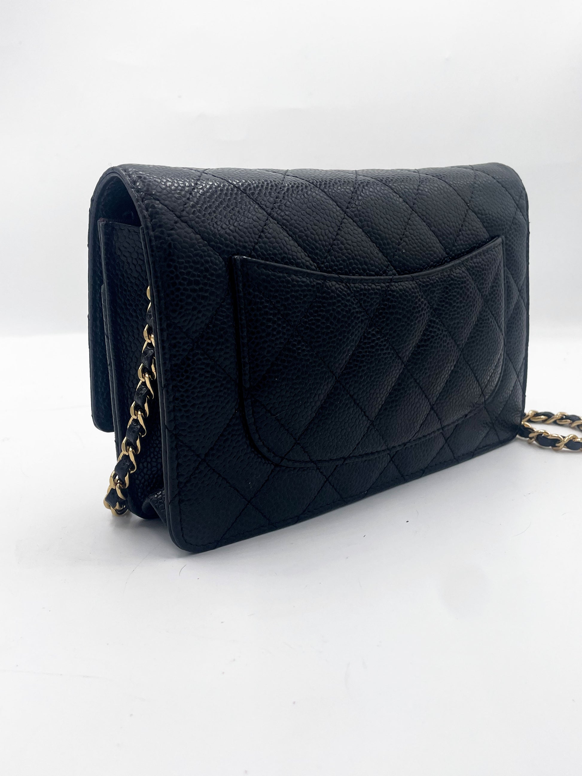 sac bandoulière Chanel Wallet on Chain en cuir grainé matelassé noir