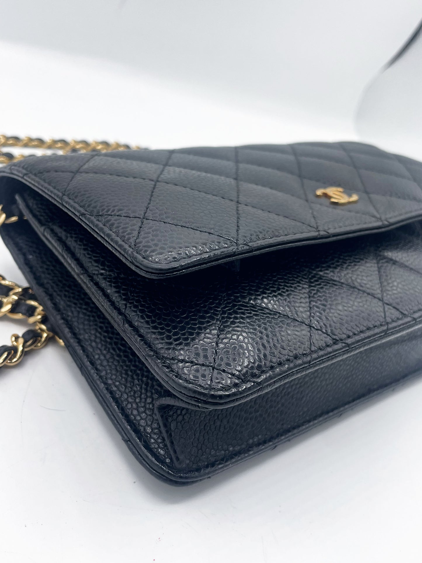 sac bandoulière Chanel Wallet on Chain en cuir grainé matelassé noir