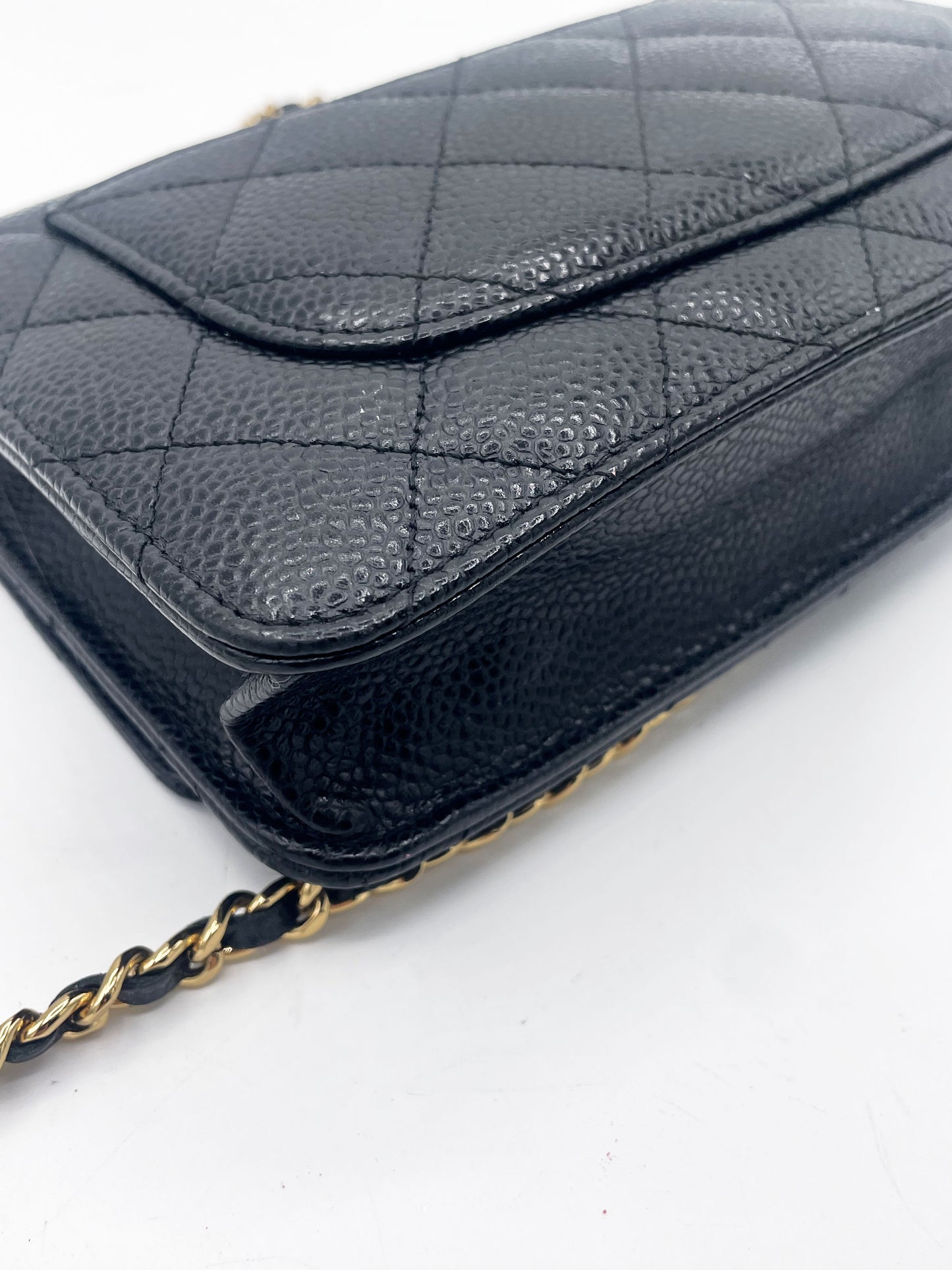 sac bandoulière Chanel Wallet on Chain en cuir grainé matelassé noir