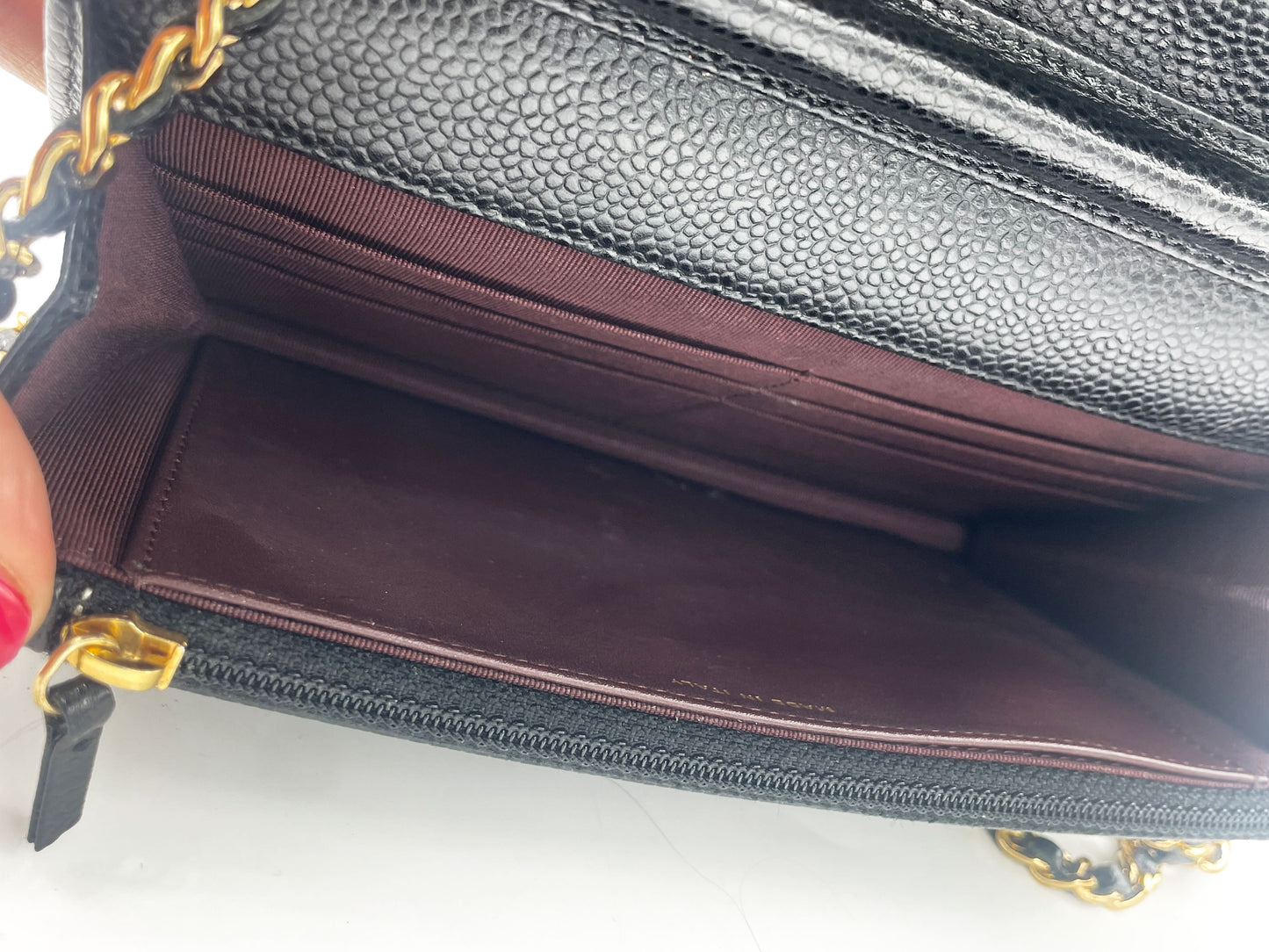 sac bandoulière Chanel Wallet on Chain en cuir grainé matelassé noir
