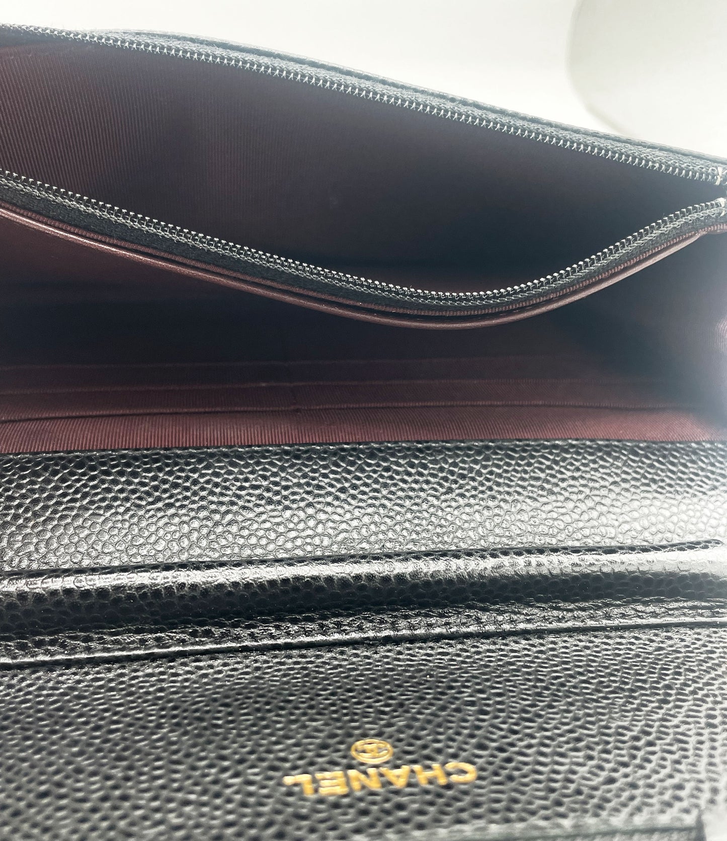 sac bandoulière Chanel Wallet on Chain en cuir grainé matelassé noir