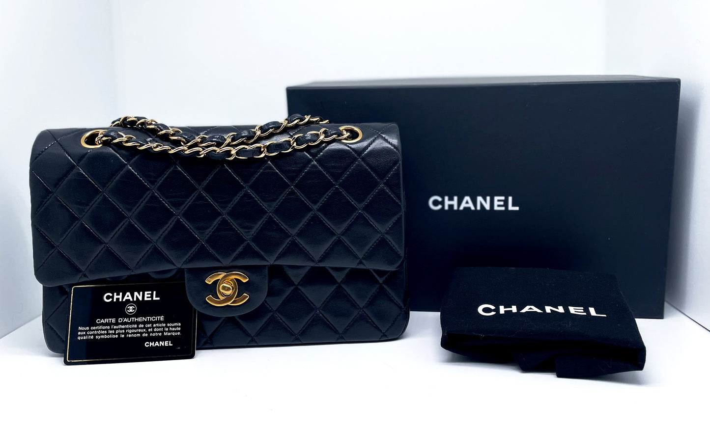 Timeless Chanel Classic handbag in black lambskin and gold metal