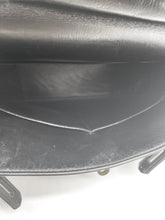 Load image into Gallery viewer, Sac à main Hermès Kelly 28 cm en Cuir de box noir.
