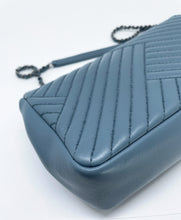 Load image into Gallery viewer, Super Sac Chanel Timeless en cuir d&#39;agneau en motifs surpiqués Chevron asymétriques
