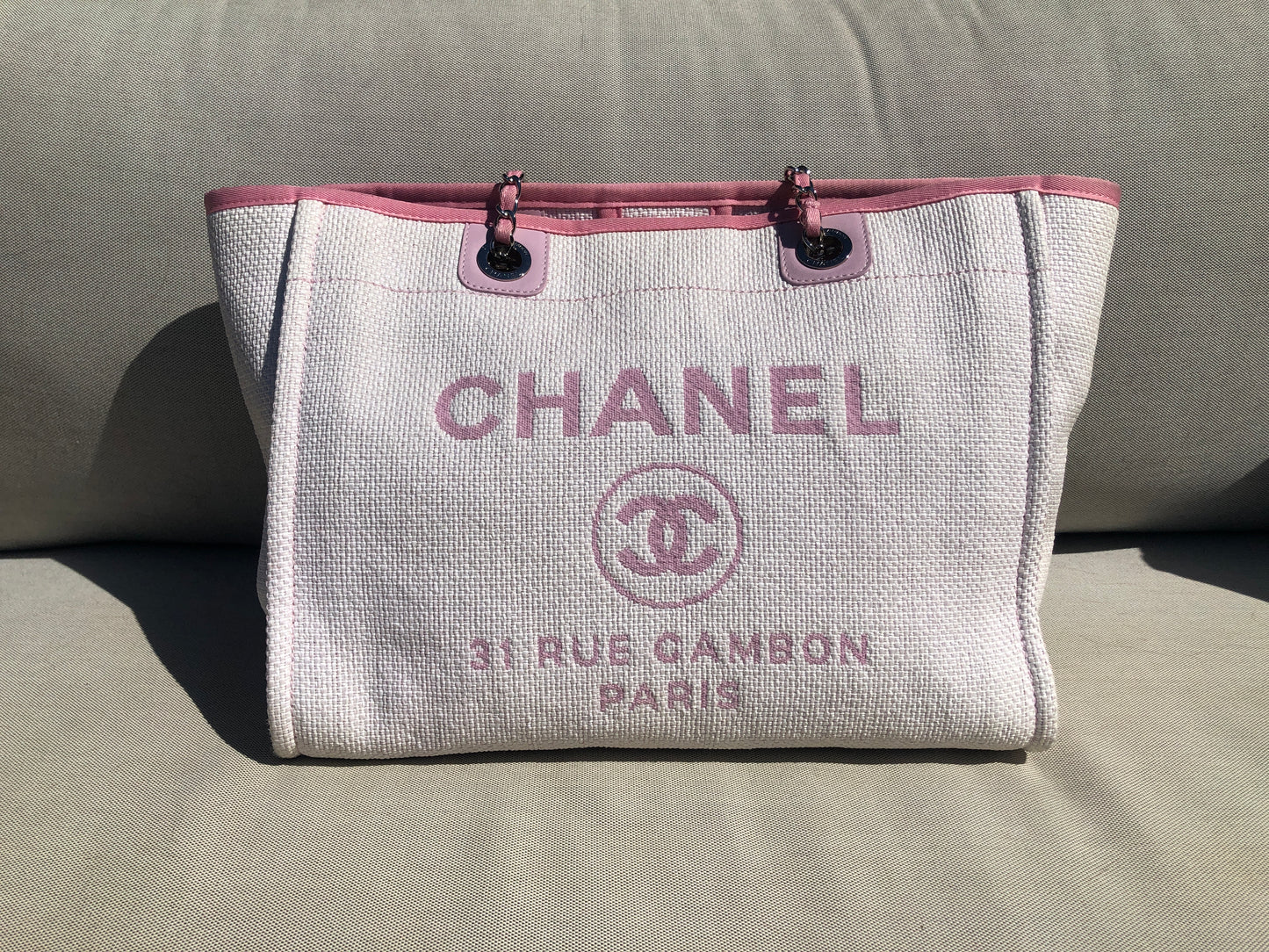 Sac  Chanel Deauville raphia rose