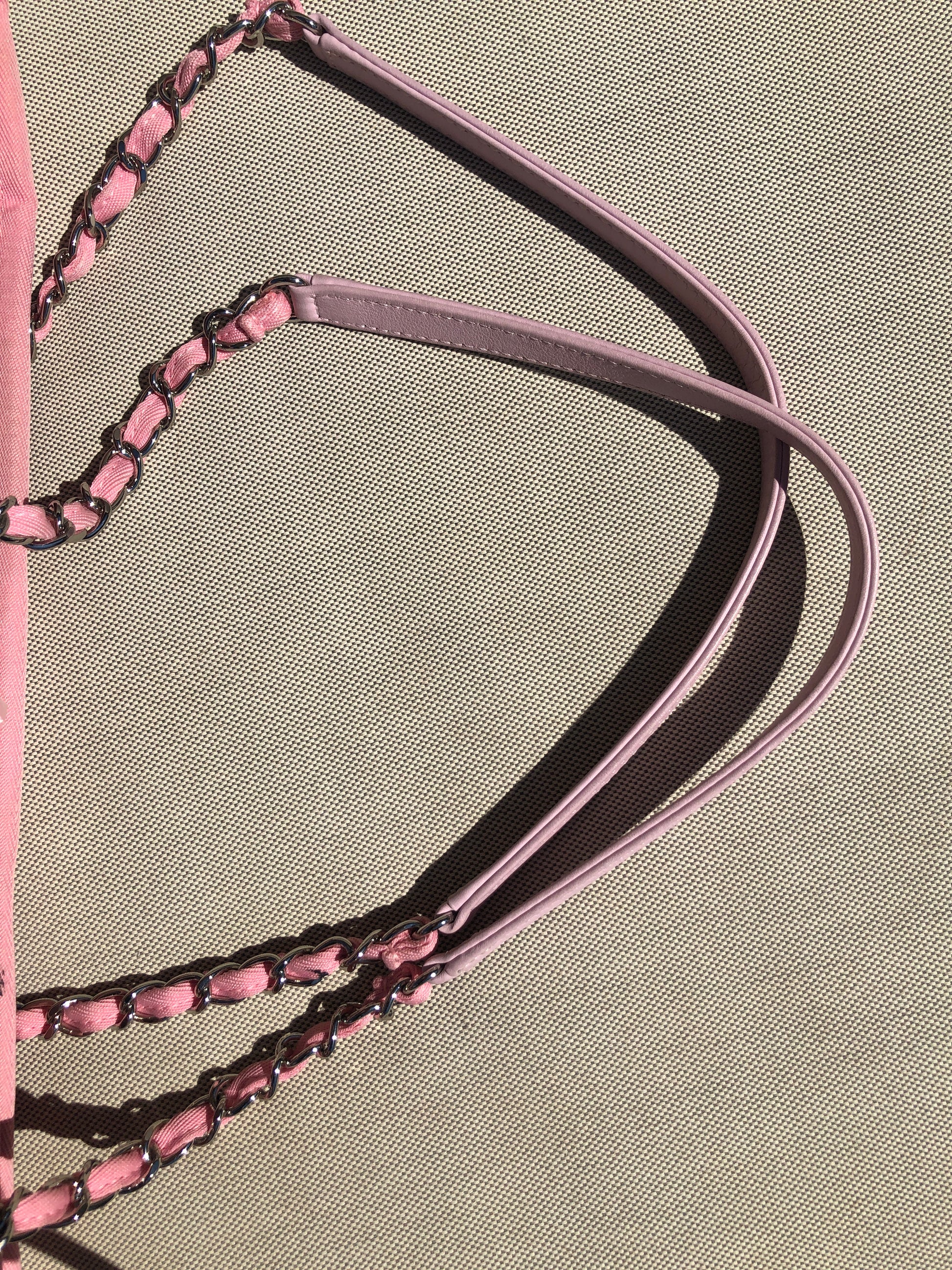 Sac  Chanel Deauville raphia rose