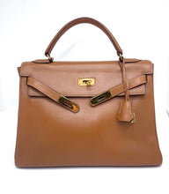 Load image into Gallery viewer, Sac Hermès Kelly 32 cm en  cuir courchevel gold
