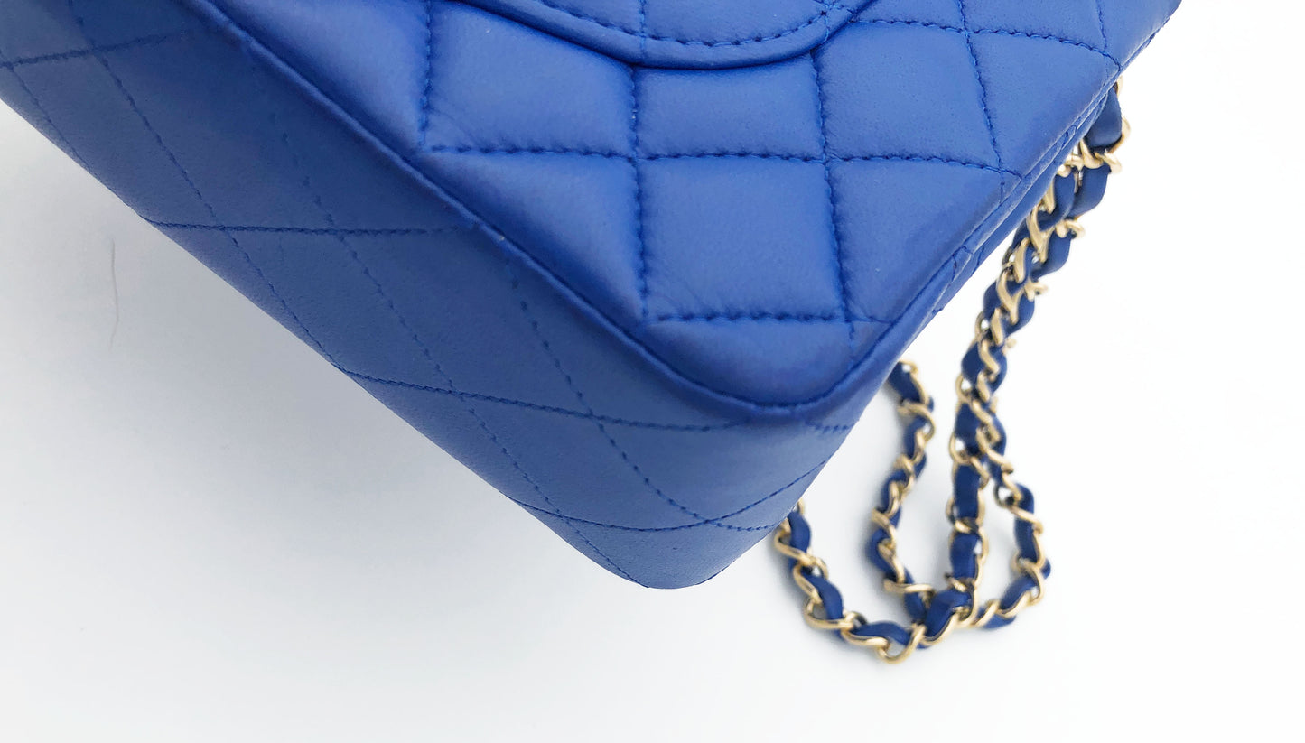 Chanel sac à main timeless / classique en cuir lisse bleu