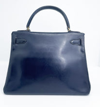 Charger l&#39;image dans la galerie, Sac Vintage Hermès Kelly 28 bleu marine en cuir de box
