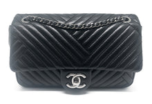 Load image into Gallery viewer, Super Sac Chanel Timeless en cuir d&#39;agneau en motifs surpiqués Chevron asymétriques noir
