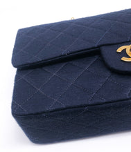 Load image into Gallery viewer, Magnifique Sac à main bandoulière Chanel Timeless en jersey navy
