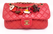 Charger l&#39;image dans la galerie, Magnifique Sac CHANEL en cuir Valentine Charm Strap Limited Edition Simple Rabat en rose
