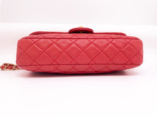 Charger l&#39;image dans la galerie, Magnifique Sac CHANEL en cuir Valentine Charm Strap Limited Edition Simple Rabat en rose

