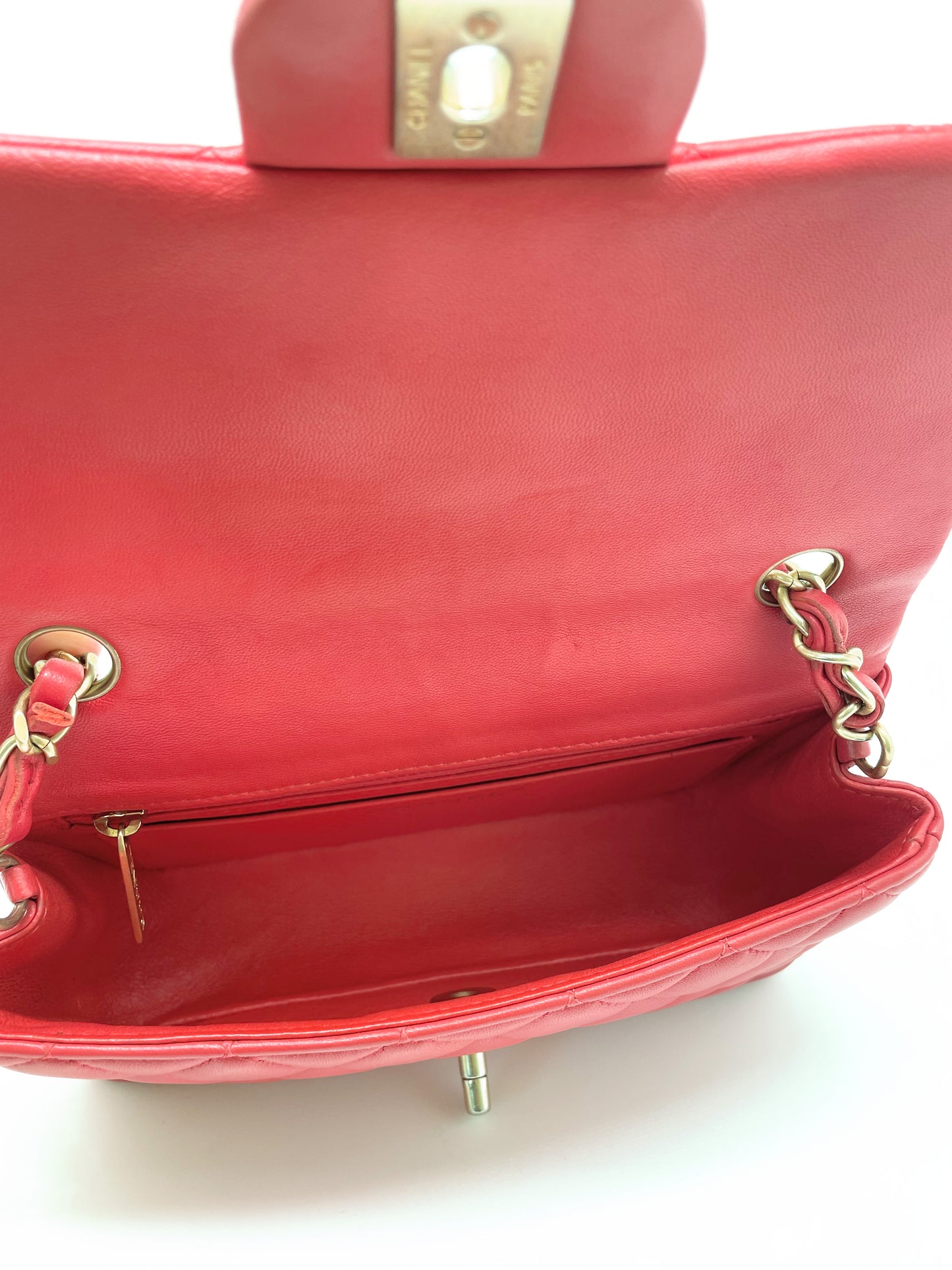 Parfait sac à rabat bandoulière Chanel Mini/Petit Timeless "Must Have" en cuir