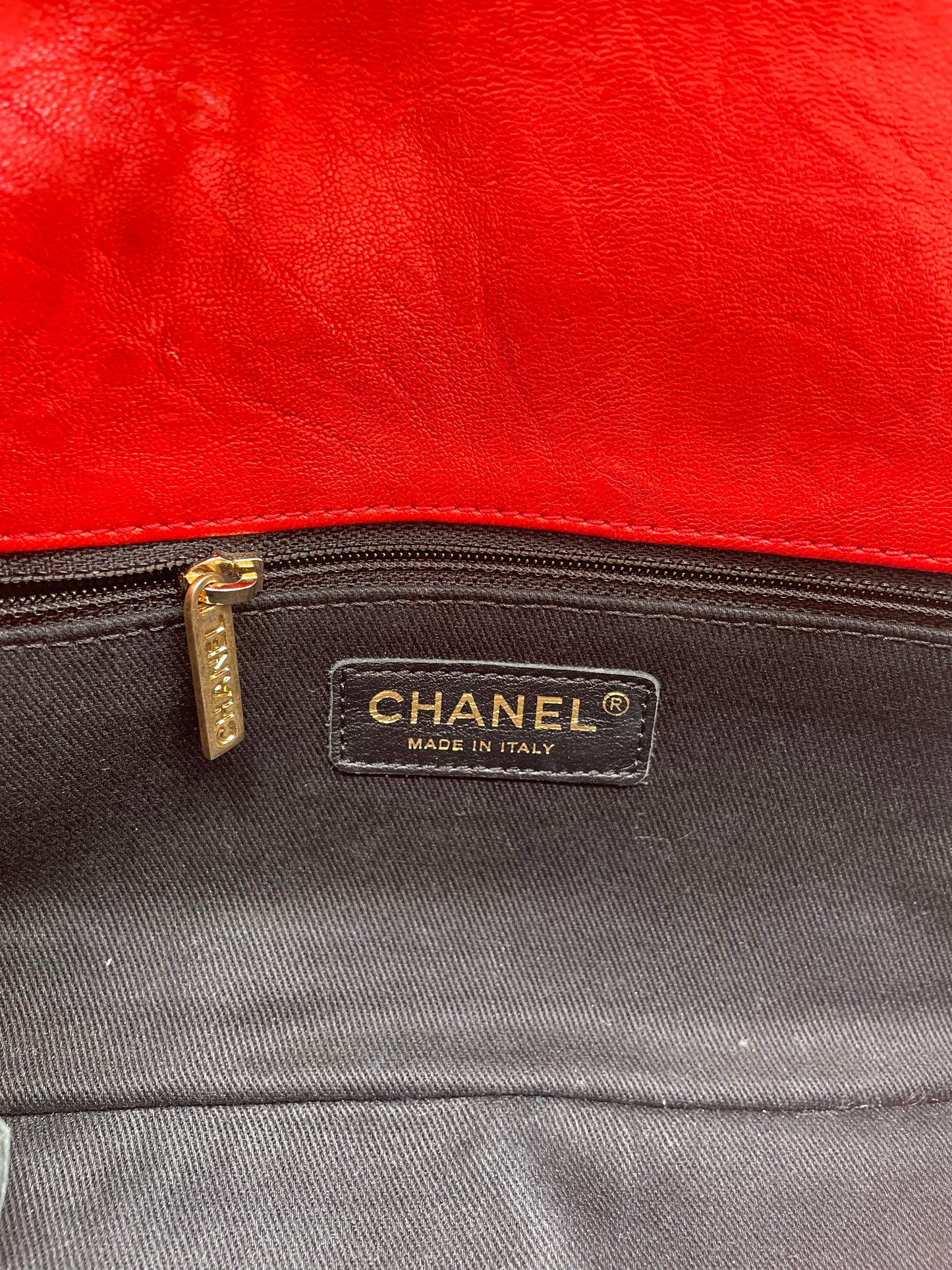 Superbe Sac Chanel Classique  27cm en cuir et motif Chevron Rouge