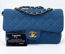 Charger l&#39;image dans la galerie, Petit Sac Classique en Denim Chanel Bleu
