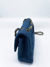 Charger l&#39;image dans la galerie, Petit Sac Classique en Denim Chanel Bleu
