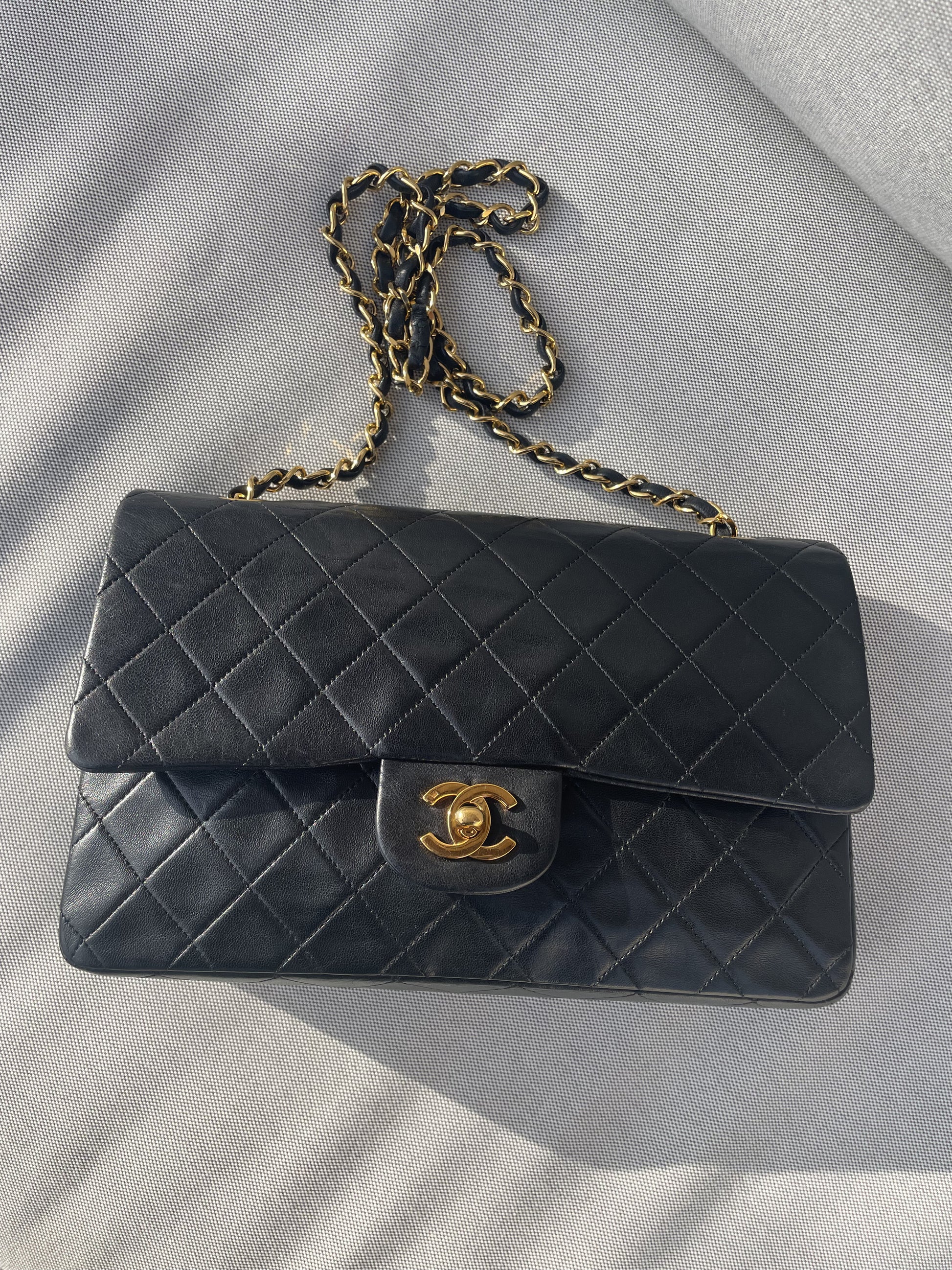 Sac Chanel Classique 25 cm vintage double rabat en cuir noir - Soline