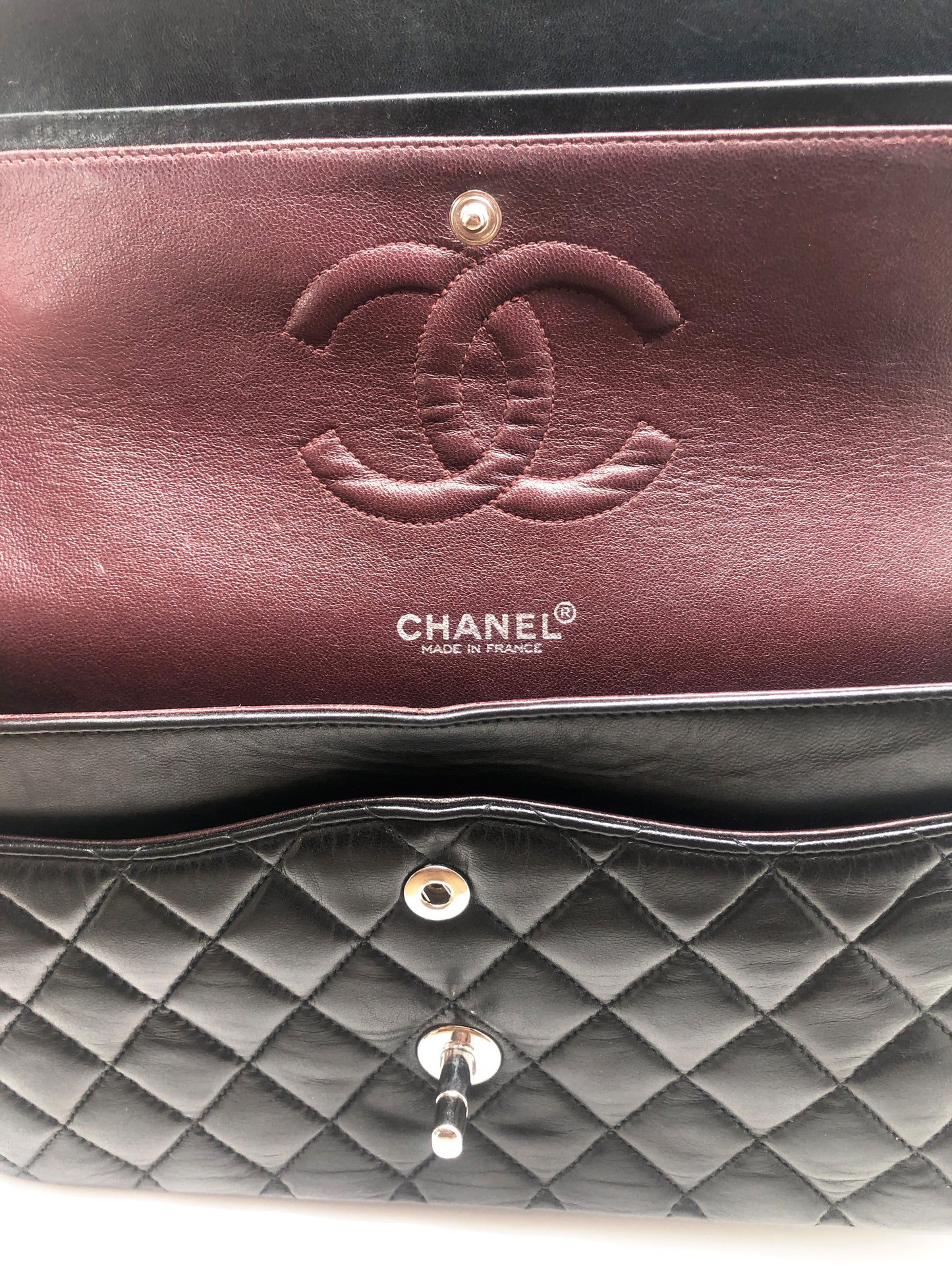 Sac Chanel Timeless médium 25 cm à double rabat en cuir d'agneau matelassé noir