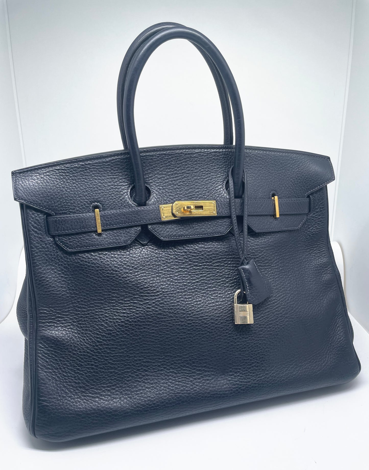 Sac Hermès Birkin en cuir Togo Bleu Nuit 35 cm, garniture en métal doré.
