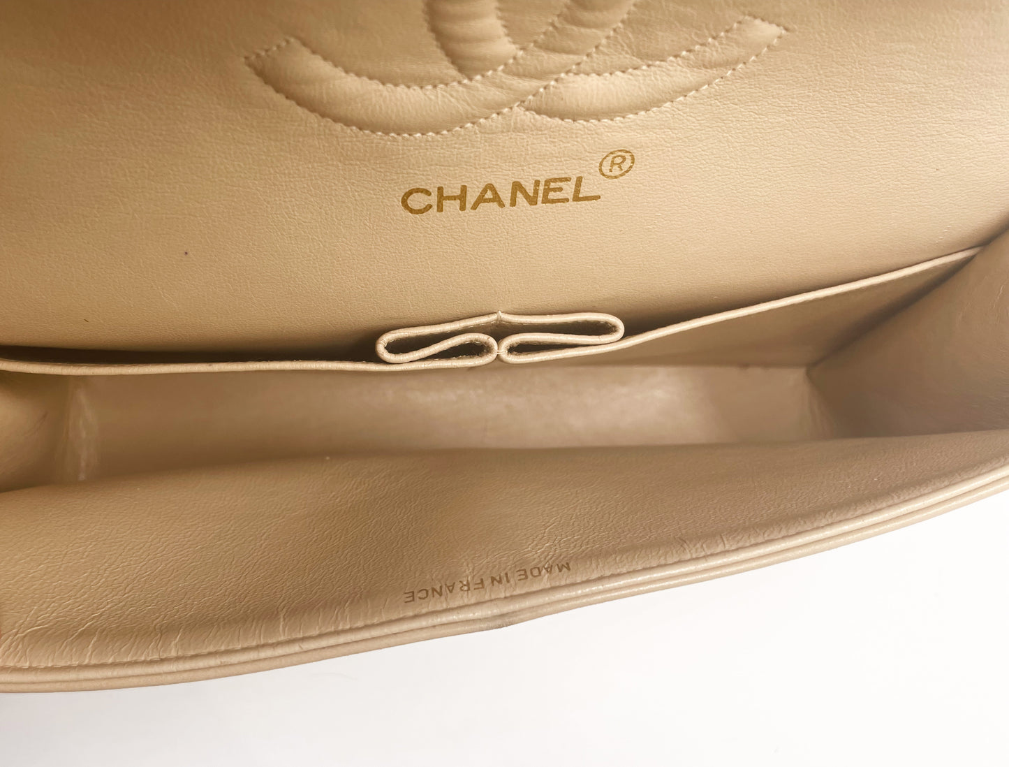Sac à main Chanel bandoulière Timeless médium en cuir beige
