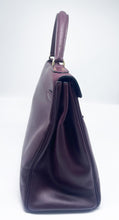 Load image into Gallery viewer, Sac Hermès Kelly retourné en cuir de box 32 cm Bordeaux
