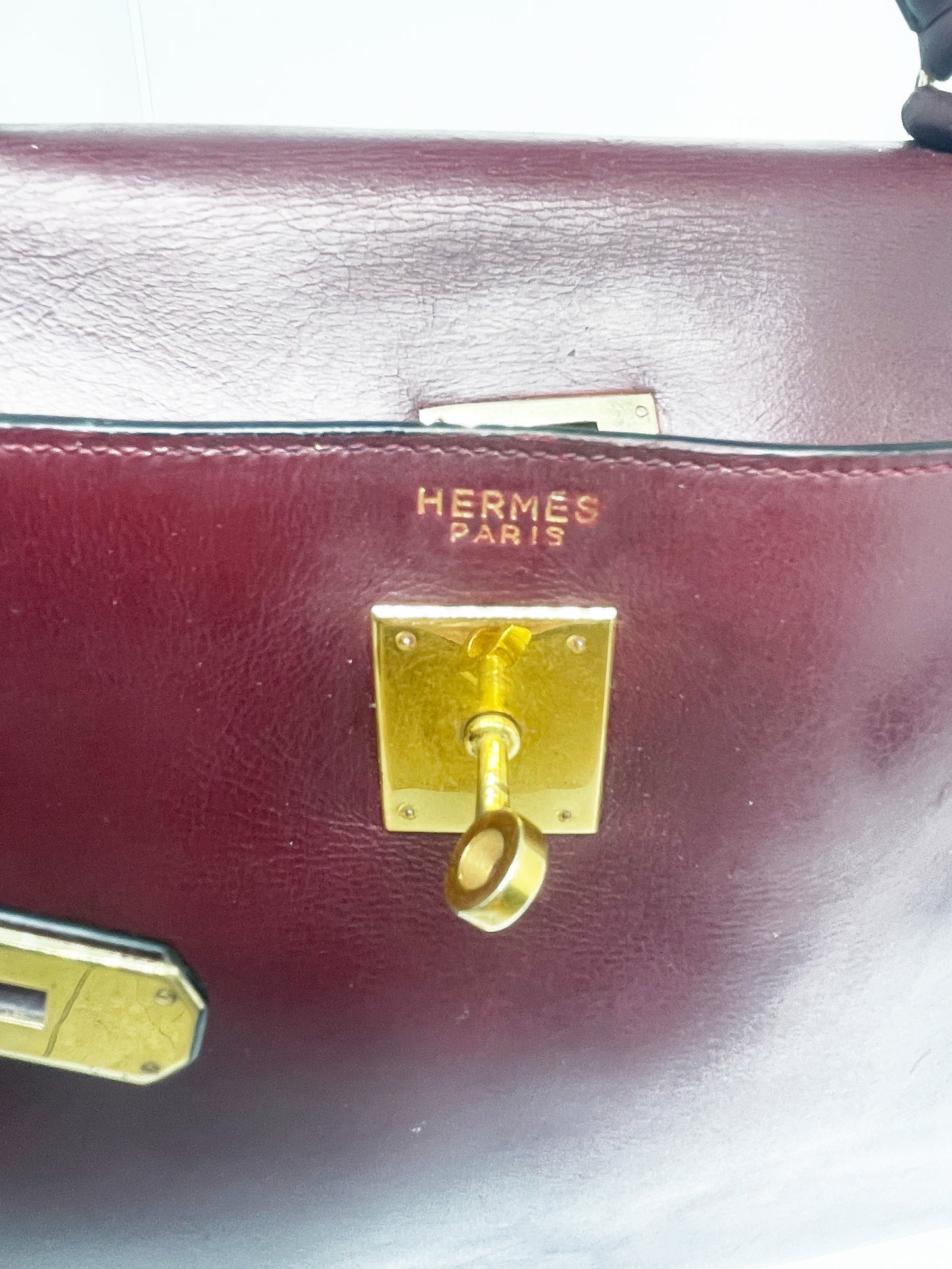 Sac Hermès Kelly retourné en cuir de box 32 cm Bordeaux