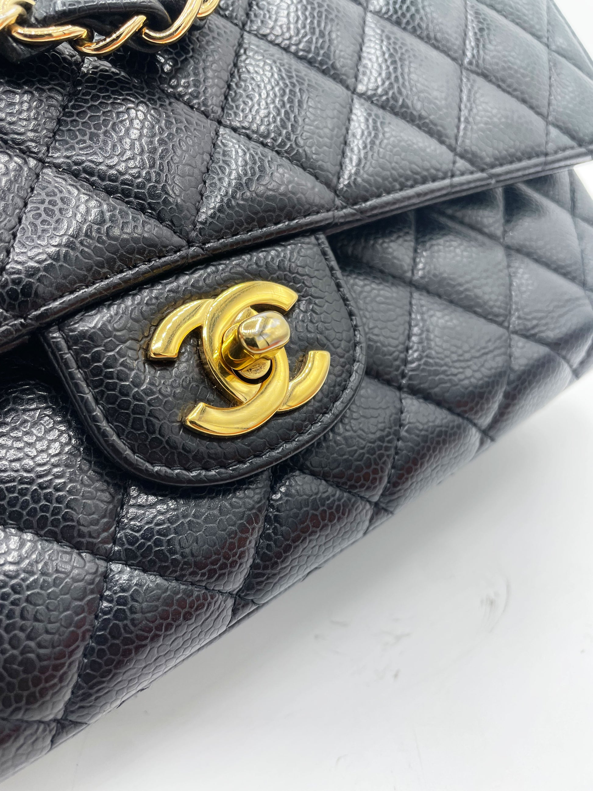 Sac Chanel Classique veau caviar noir & métal doré