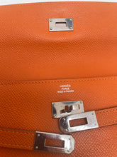 Charger l&#39;image dans la galerie, Hermès PORTEFEUILLE Kelly Orange Epsom
