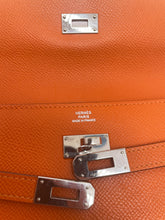 Charger l&#39;image dans la galerie, Hermès PORTEFEUILLE Kelly Orange Epsom
