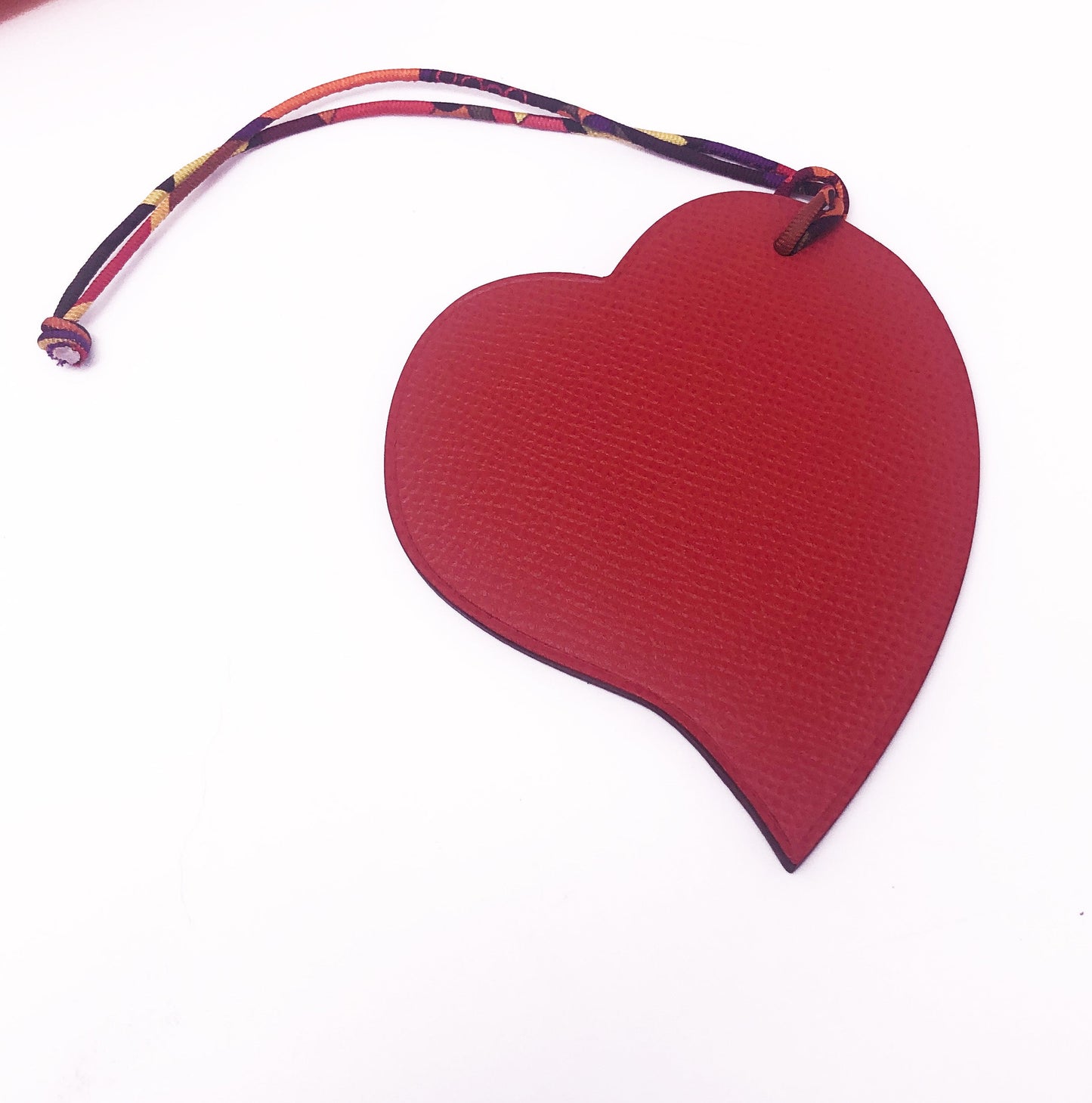 Accessoire de sac en cuir de marque Hermès en forme de coeur - Soline