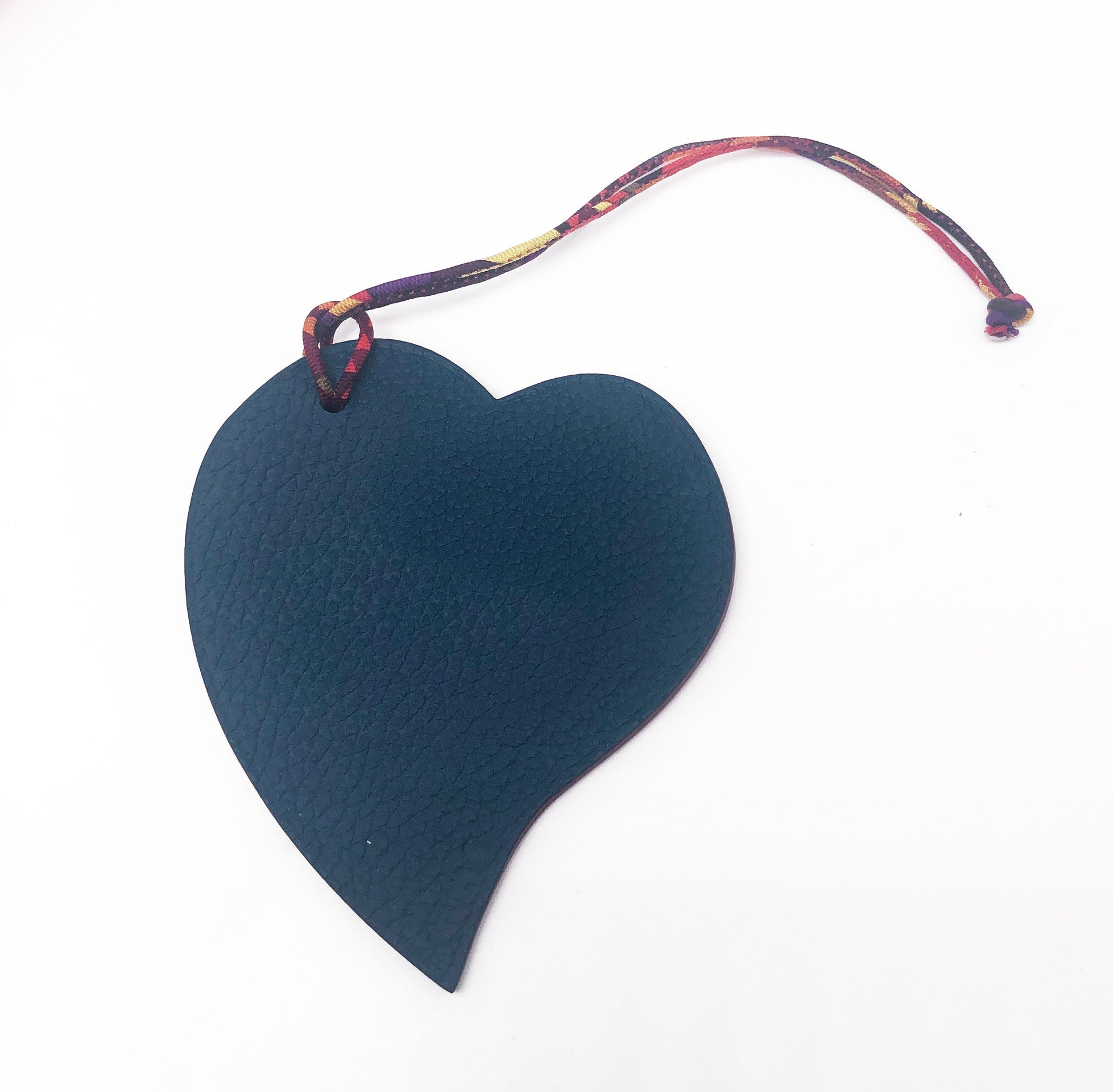 Accessoire de sac en cuir de marque Hermès en forme de coeur - Soline