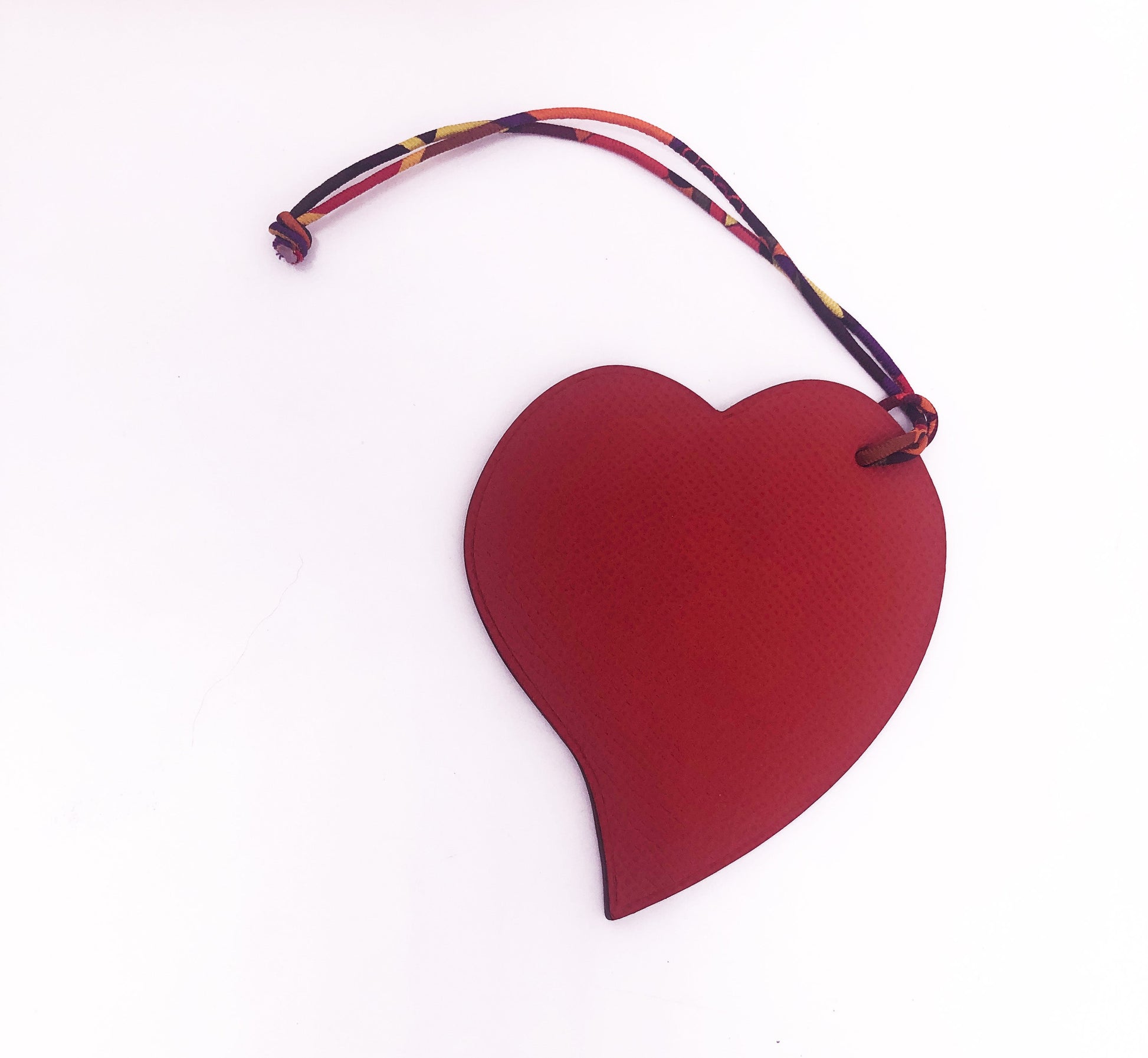 Accessoire de sac en cuir de marque Hermès en forme de coeur - Soline