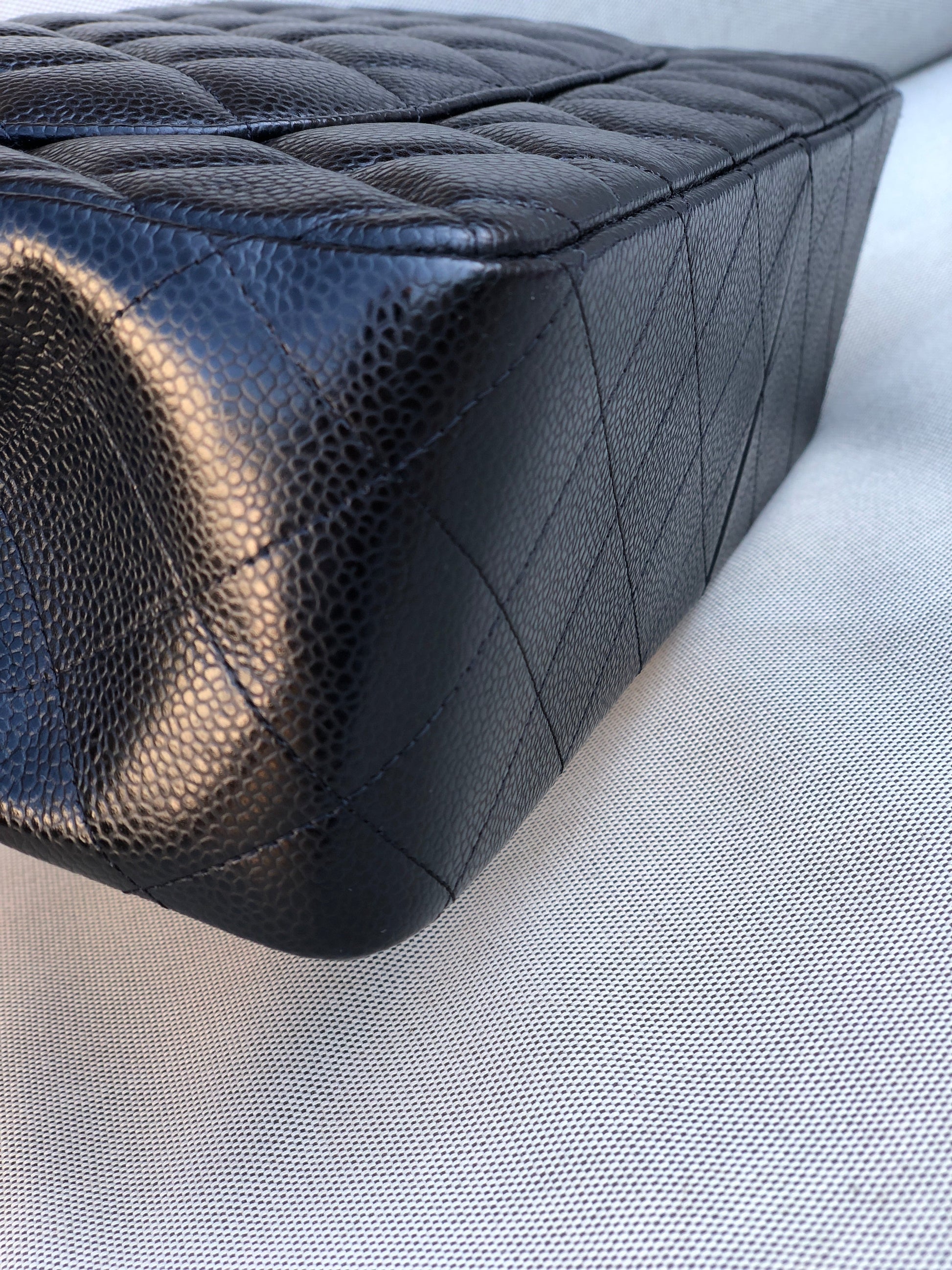 Chanel sac à bandoulière timeless / classique jumbo noir cuir caviar - Soline